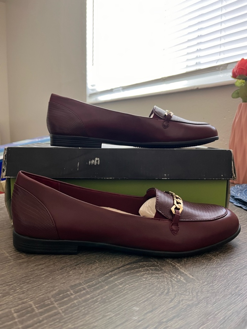 Trotters Women's Anastasia Burgundy Slip-On Loafer Size 9.5 N